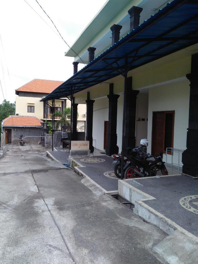 Kubu Jasmine Bali Hotel Canggu  Exterior photo